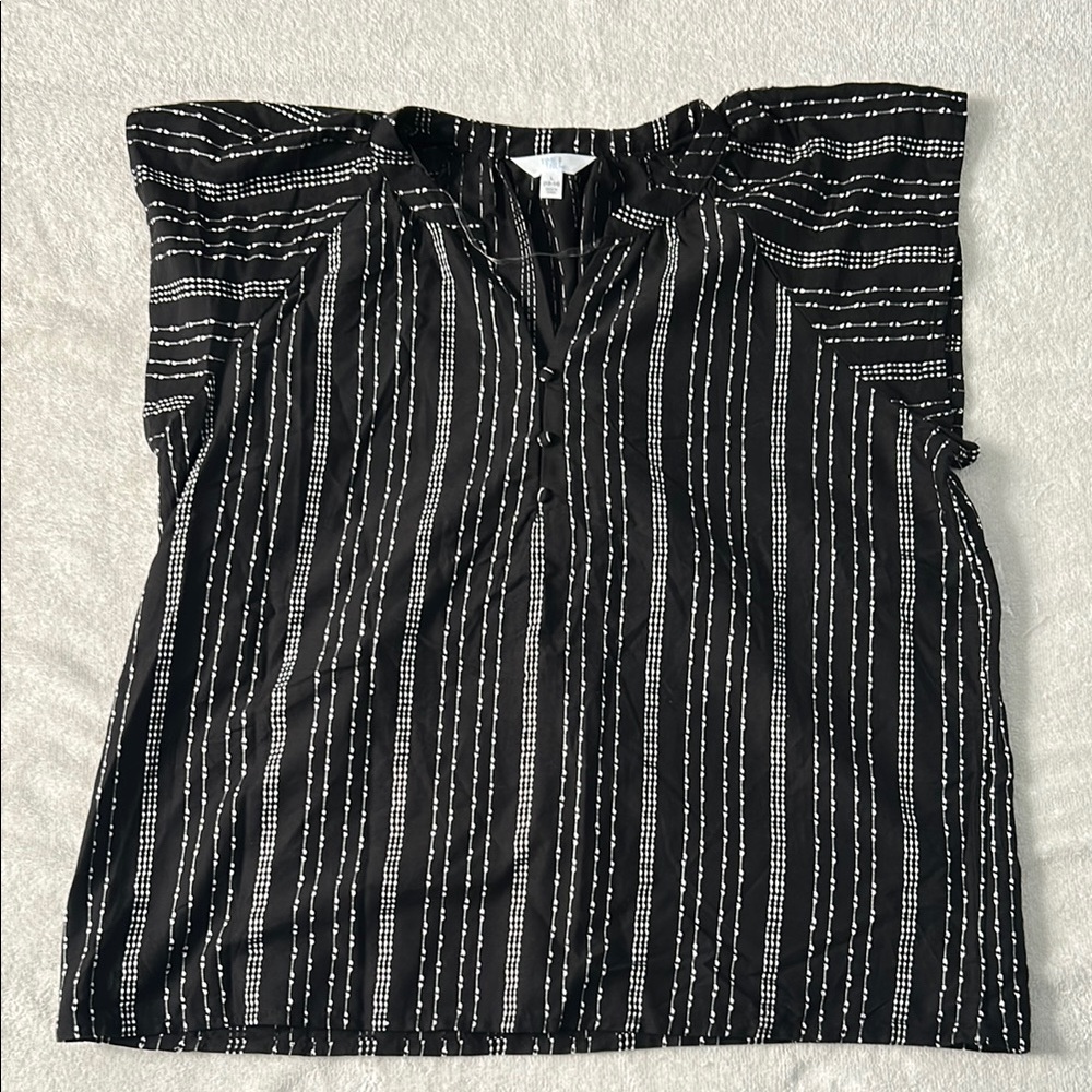 Time and Tru Black and White Boxy Blouse